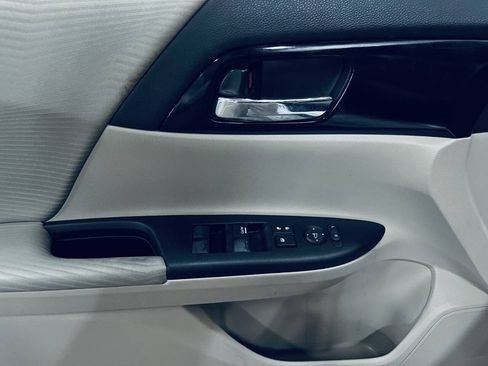 Used 2017 Honda Accord LX image 32