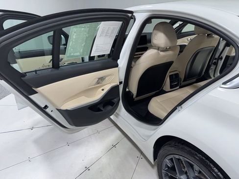 Used 2025 BMW 330i xDrive Sedan w/ Premium Package image 26