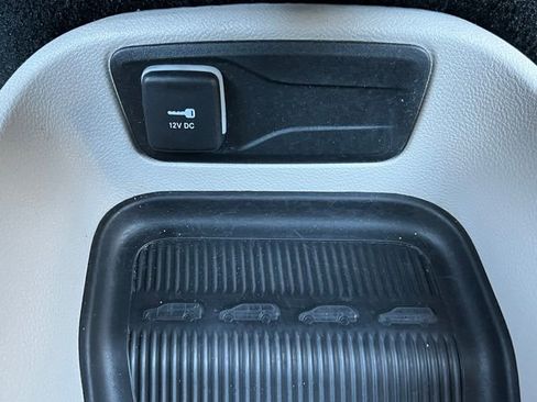 Used 2024 Chrysler Pacifica Touring-L FWD image 33