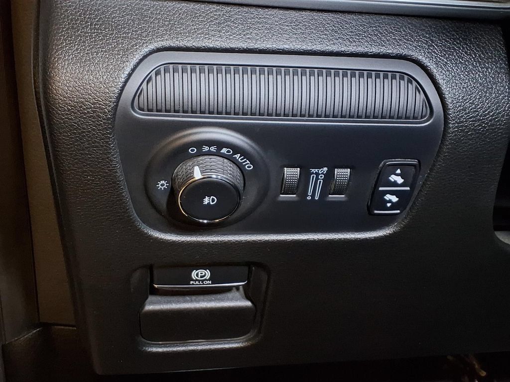 Used 2024 Jeep Wagoneer Series II w/ Flexible Seating Group RWD image 11