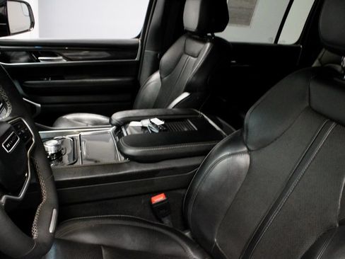 Used 2023 Jeep Wagoneer 2WD image 24