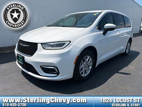 Used 2023 Chrysler Pacifica Touring-L FWD image 1