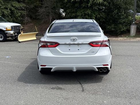 Used 2023 Toyota Camry SE FWD image 3