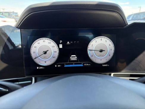 Used 2025 Hyundai Elantra Limited image 42