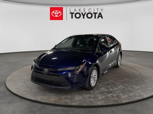 Used 2026 Toyota Corolla LE w/ LE Premium Package FWD image 1