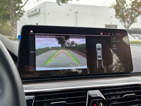 Used 2023 BMW 530e w/ Premium Package image 25