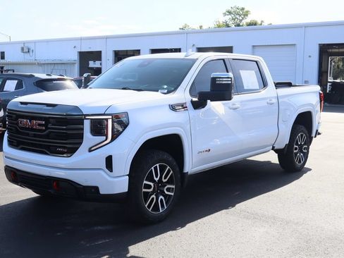 Used 2024 GMC Sierra 1500 AT4 w/ Technology Package AWD/4WD image 5