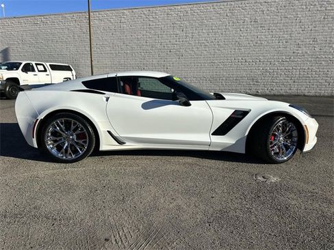 Used 2015 Chevrolet Corvette Z06 w/ 3LZ Preferred Equipment Group image 3