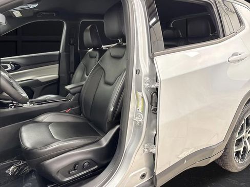 Certified 2025 Jeep Compass Limited image 4