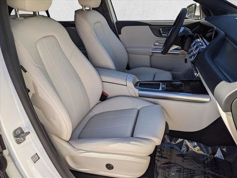 Certified 2025 Mercedes-Benz GLA 250 4MATIC image 25