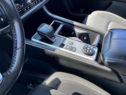 Certified 2024 Nissan Pathfinder SV image 18