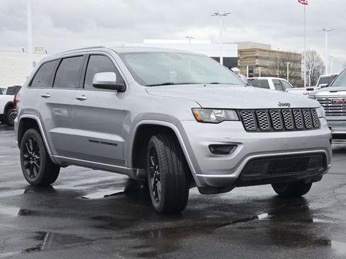 Used 2019 Jeep Grand Cherokee Altitude image 17