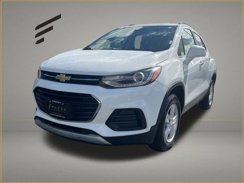 Used 2017 Chevrolet Trax LT w/ LT Convenience Package AWD/4WD image 1