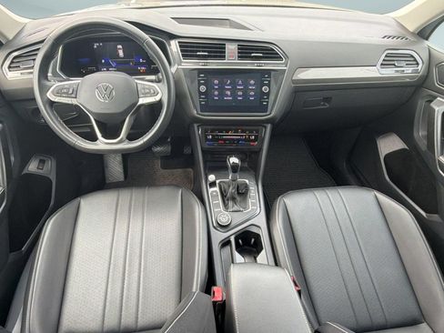 Used 2022 Volkswagen Tiguan SE w/ Panoramic Sunroof Package AWD/4WD image 14