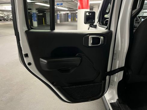 Used 2021 Jeep Wrangler Unlimited Sport image 17