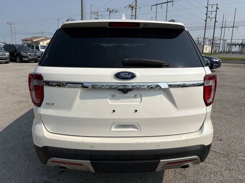 Used 2017 Ford Explorer XLT w/ Equipment Group 202A FWD image 8