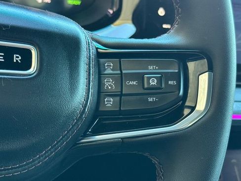 Used 2025 Jeep Wagoneer S Limited image 30