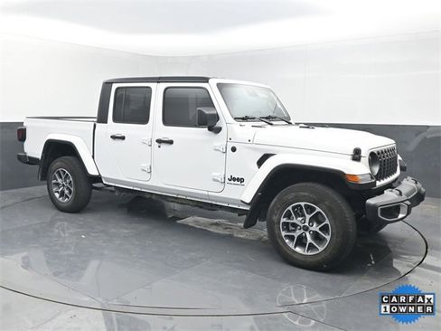 Used 2024 Jeep Gladiator Sport image 7