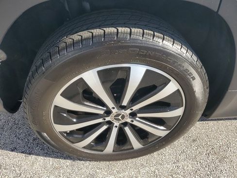 Used 2023 Mercedes-Benz GLB 250 w/ Premium Package image 9