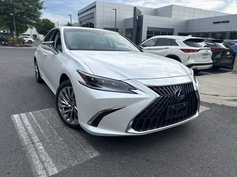 Used 2022 Lexus ES 300h w/ Luxury Package FWD image 1