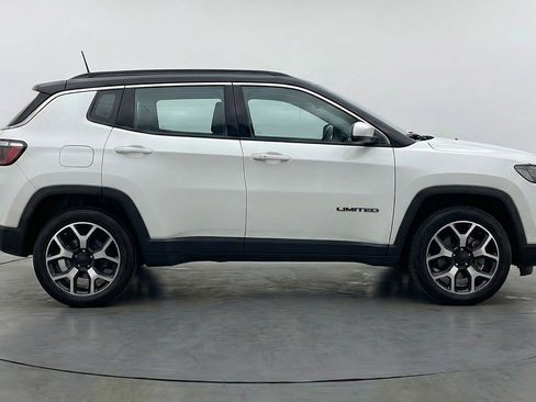 Used 2025 Jeep Compass Limited image 11