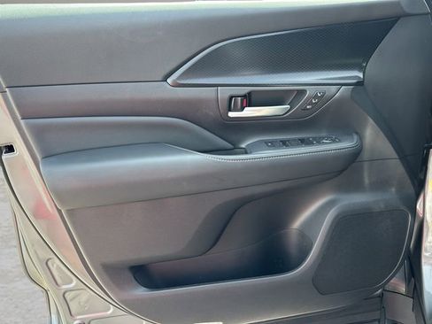 Used 2025 Toyota Grand Highlander AWD Hybrid image 16
