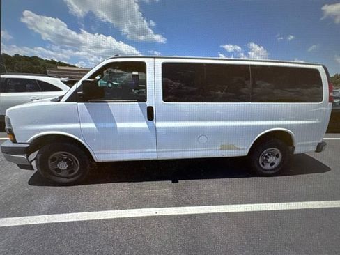 Used 2018 Chevrolet Express 3500 LT w/ LT Preferred Equipment Group RWD image 4