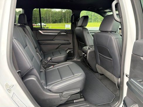 Used 2026 GMC Acadia Elevation w/ Elevation Premium Package FWD image 13