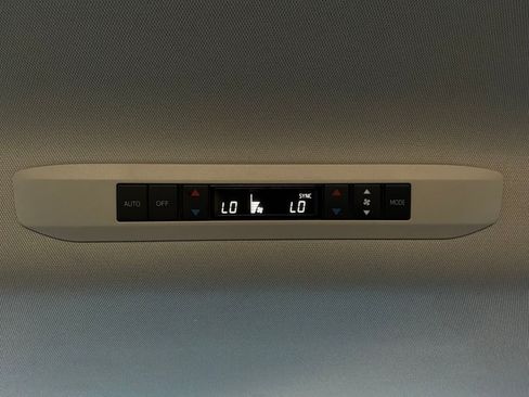 Used 2025 Toyota Sienna XLE FWD image 15