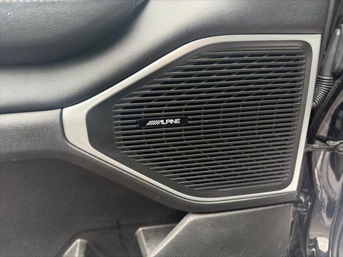 Certified 2024 Jeep Wagoneer L Series II w/ Flexible Seating Group image 19