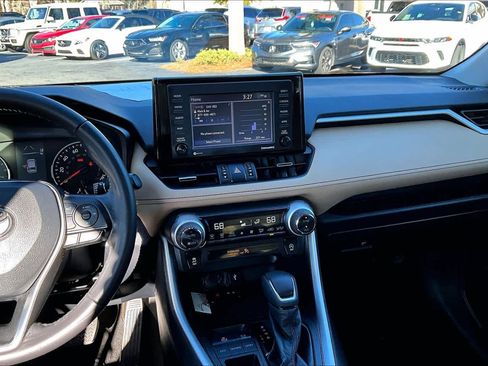 Used 2022 Toyota RAV4 XLE Premium image 6