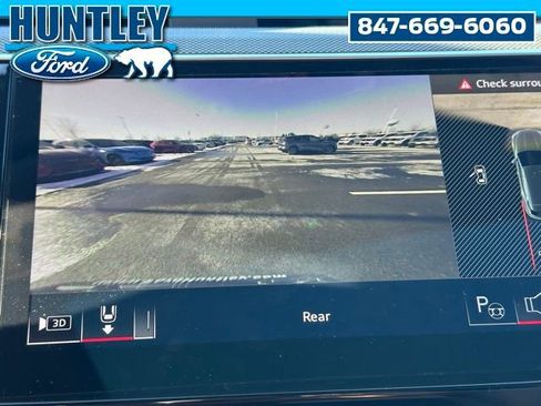 Used 2024 Audi Q8 e-tron Prestige image 31