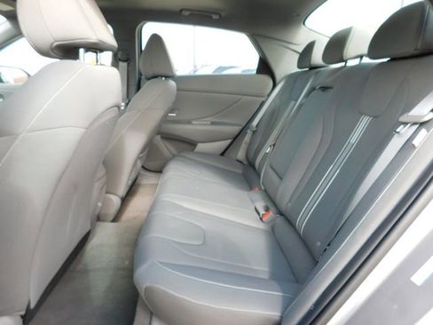 Used 2025 Hyundai Elantra SEL image 16