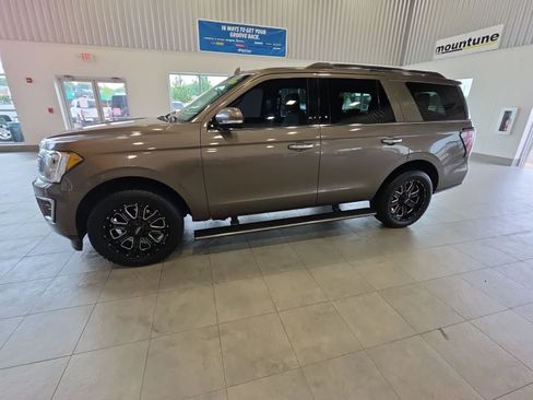 Used 2019 Ford Expedition Limited w/ Equipment Group 301A AWD/4WD image 15