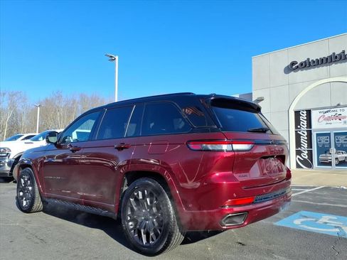 Used 2024 Jeep Grand Cherokee Summit AWD/4WD image 3