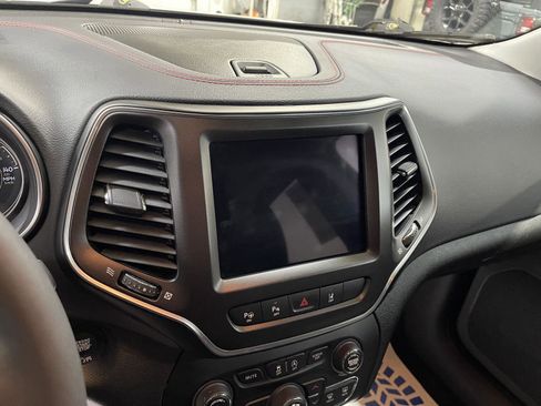 Used 2022 Jeep Cherokee Trailhawk w/ Technology Group image 18