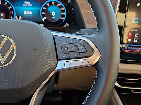 New 2026 Volkswagen Atlas SE image 19