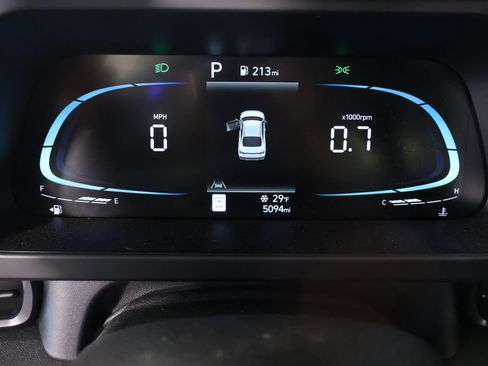 Certified 2025 Hyundai Elantra Sport image 4