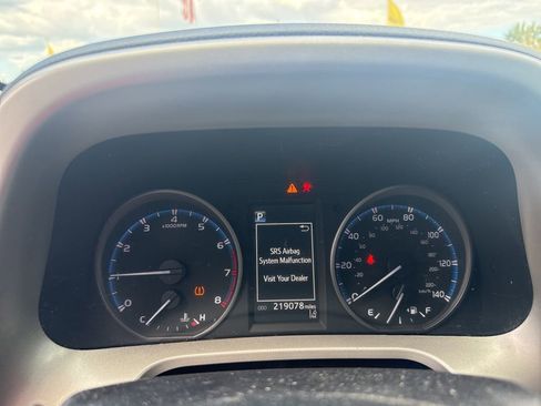 Used 2017 Toyota RAV4 XLE image 32