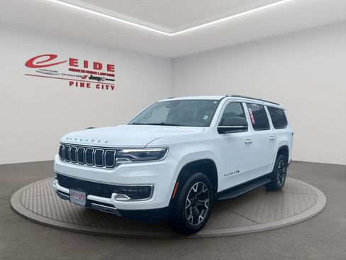 Used 2025 Jeep Wagoneer L Series III AWD/4WD image 1