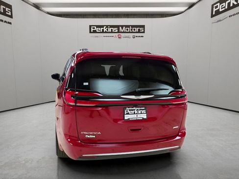 New 2026 Chrysler Pacifica Pinnacle image 4
