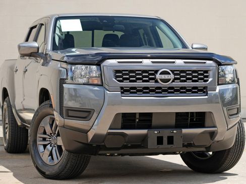 Used 2025 Nissan Frontier SV w/ Tow Package RWD image 4