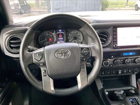 Used 2022 Toyota Tacoma TRD Off-Road image 5