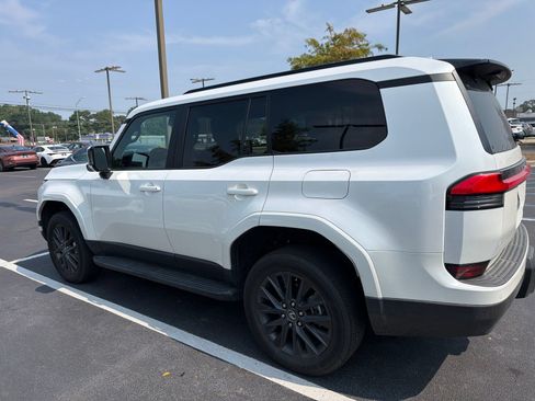 Used 2024 Lexus GX 550 w/ Cold Area Package AWD/4WD image 6