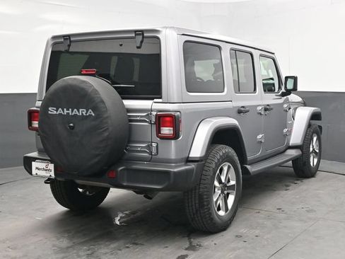 Used 2018 Jeep Wrangler Unlimited Sahara AWD/4WD image 7