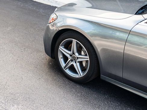 Used 2018 Mercedes-Benz E 300 4MATIC image 4