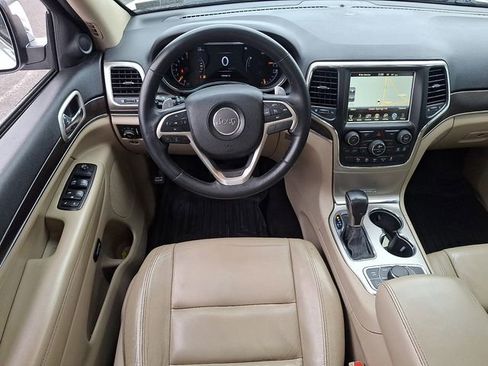 Used 2017 Jeep Grand Cherokee Limited image 2