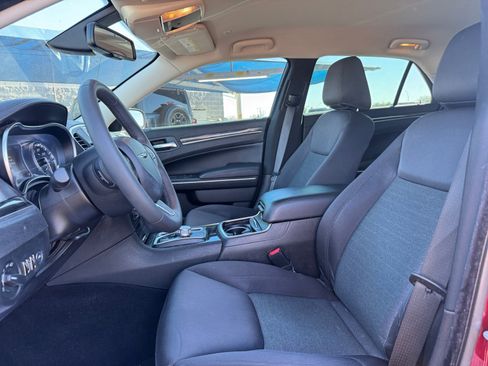 Used 2022 Chrysler 300 Touring image 12