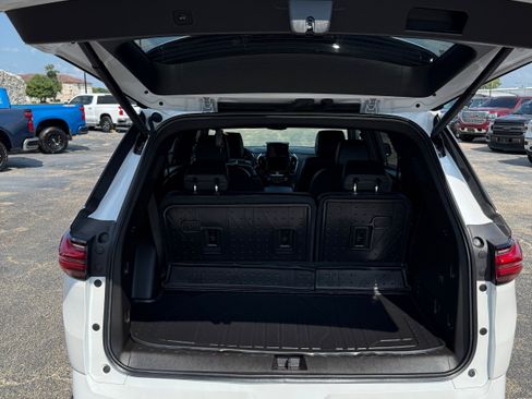 Used 2023 Chevrolet Traverse High Country w/ LPO, Floor Liner Package AWD/4WD image 39