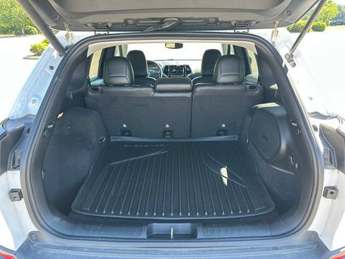 Used 2019 Jeep Cherokee Limited w/ Luxury Group FWD image 29